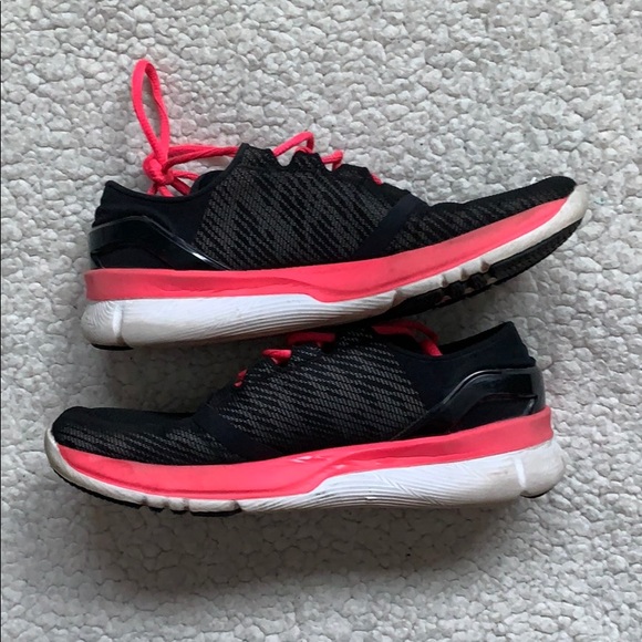 Women’s Under Armour Shoes - Picture 2 of 4